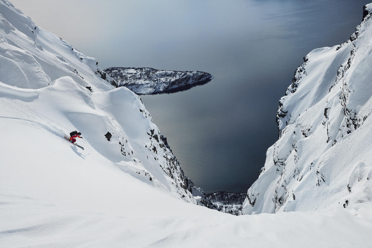 PEAK FW25 VISLIGHT MG 06.jpg.cq5dam.web.1200.1200